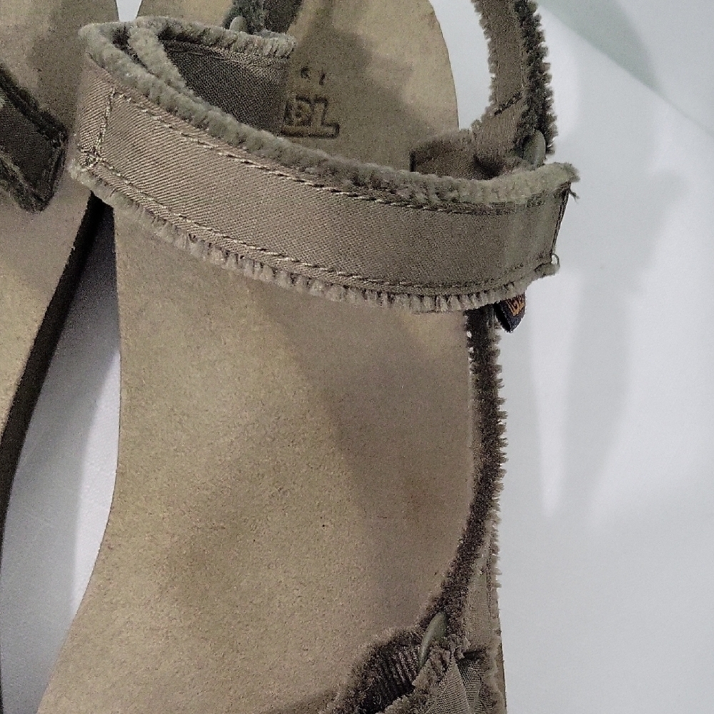 Teva Unisex Green Olive Color Sandals Size 11 - Picture 10 of 15